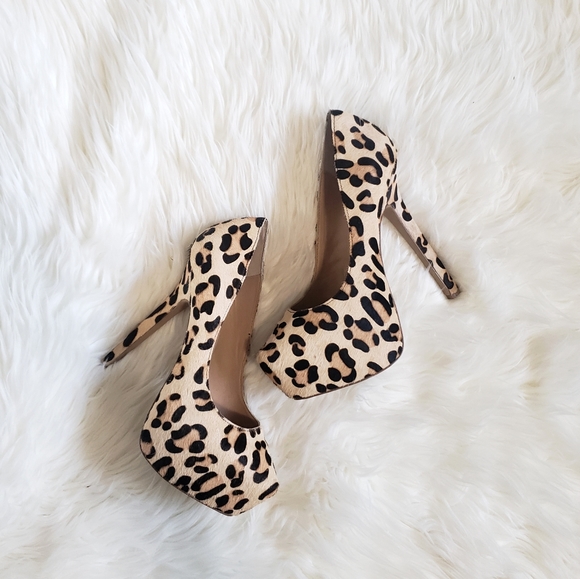 Steve Madden Shoes - Sexy Steve Madden Leopard Pumps!